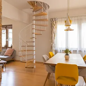 Designer Maisonette With Top Central Location Apartment